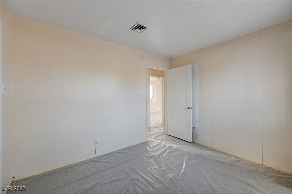 2400 Santa Paula, Las Vegas, NV 89104