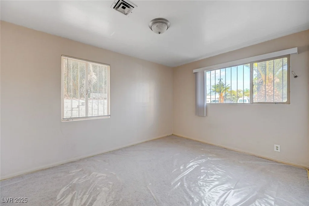 2400 Santa Paula, Las Vegas, NV 89104