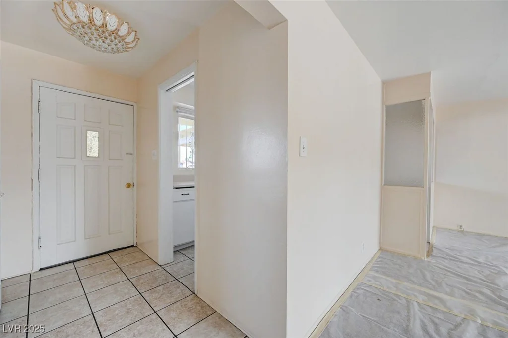 2400 Santa Paula, Las Vegas, NV 89104