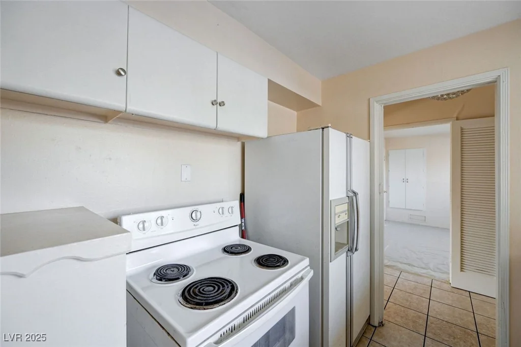 2400 Santa Paula, Las Vegas, NV 89104