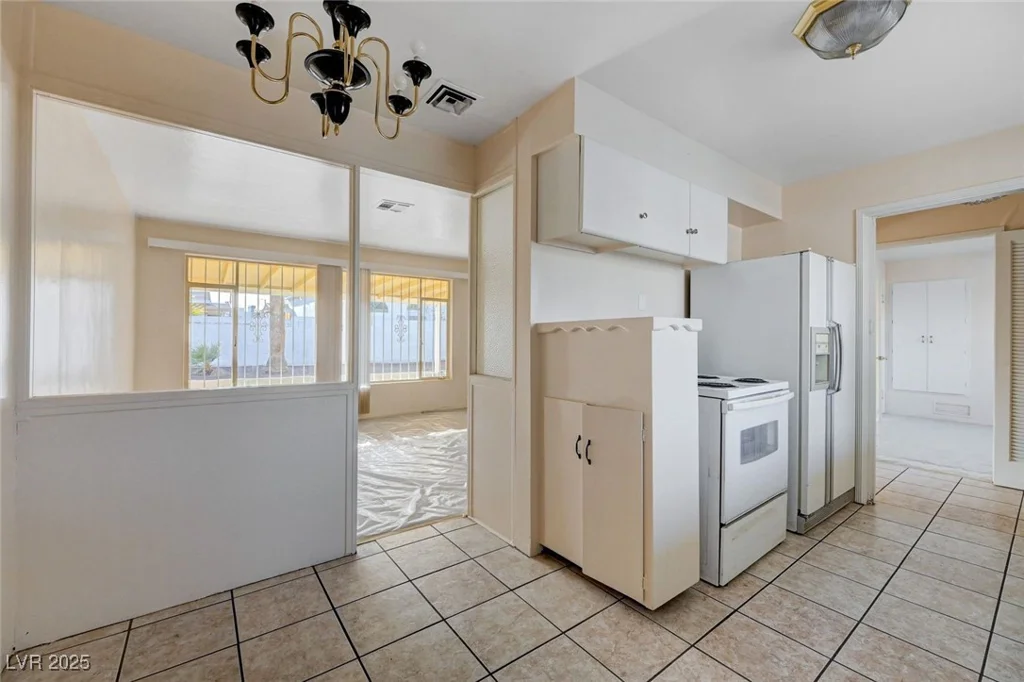 2400 Santa Paula, Las Vegas, NV 89104