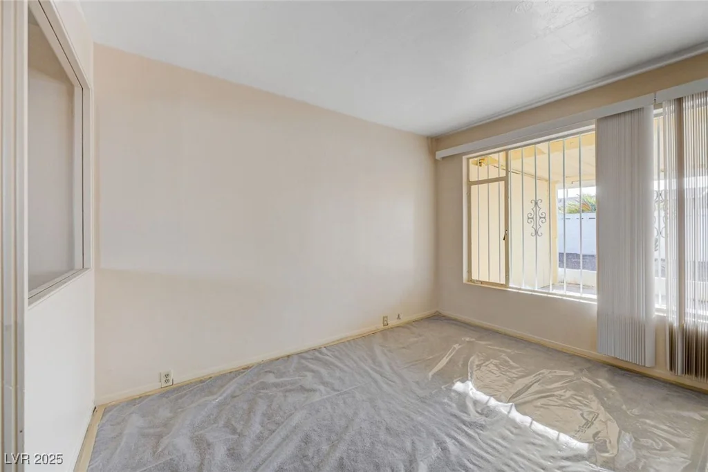 2400 Santa Paula, Las Vegas, NV 89104