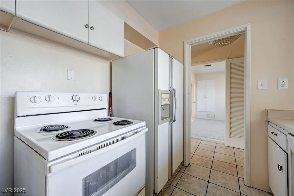 2400 Santa Paula, Las Vegas, NV 89104