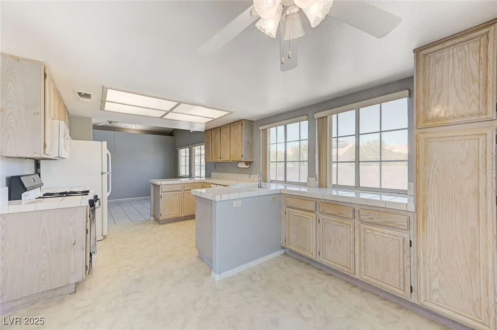 4724 Victoria Beach, Las Vegas, NV 89130