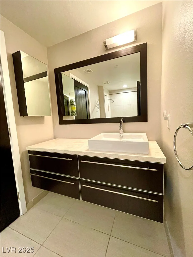 8925 Flamingo, Las Vegas, NV 89147