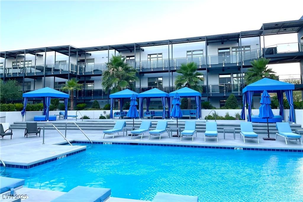 8925 Flamingo, Las Vegas, NV 89147