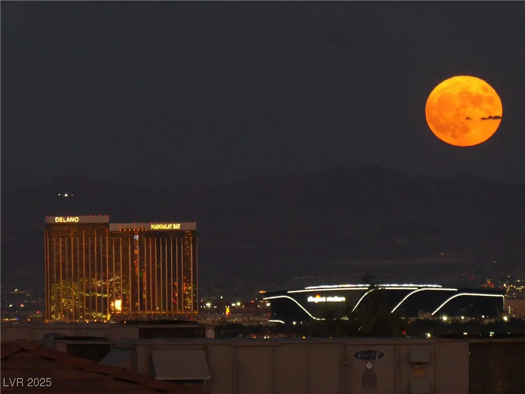 8925 Flamingo, Las Vegas, NV 89147