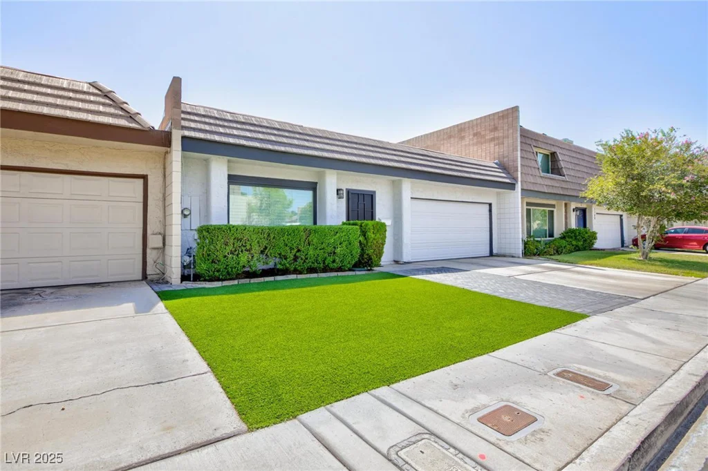 3380 Kensbrook, Las Vegas, NV 89121