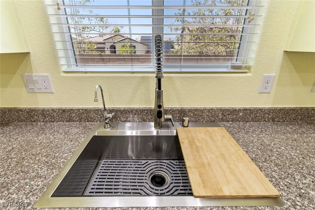 3012 Chiefs, North Las Vegas, NV 89032
