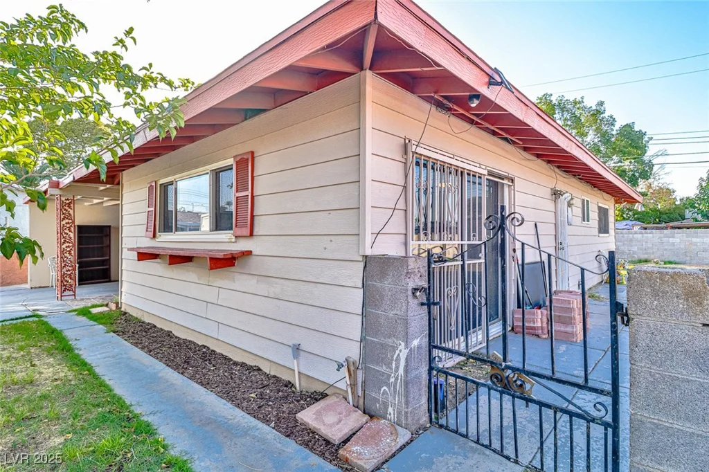 304 Perkins, Las Vegas, NV 89106