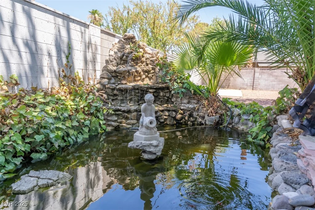 1911 Valley, Las Vegas, NV 89108
