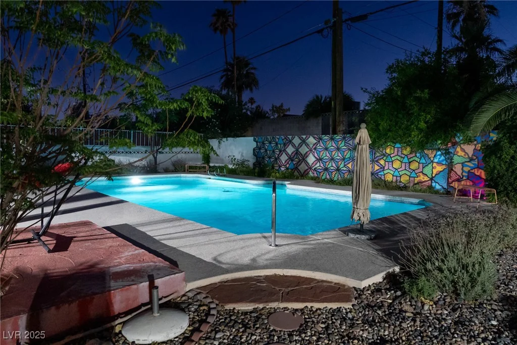 1911 Valley, Las Vegas, NV 89108