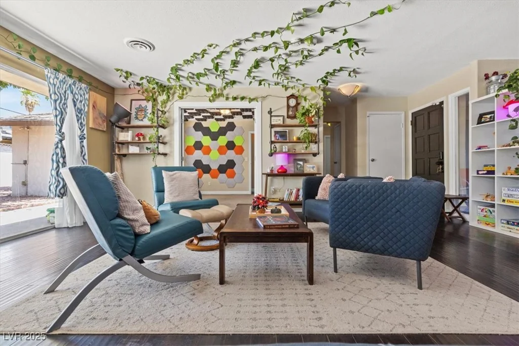 1911 Valley, Las Vegas, NV 89108
