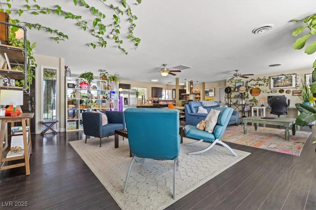 1911 Valley, Las Vegas, NV 89108