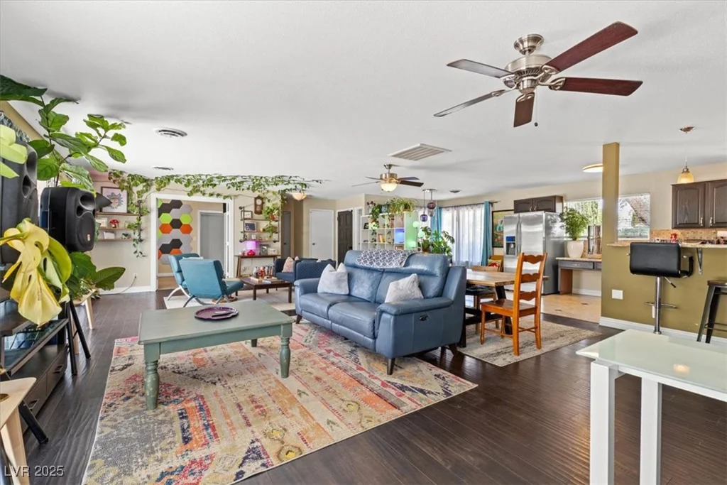 1911 Valley, Las Vegas, NV 89108