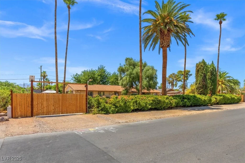 1911 Valley, Las Vegas, NV 89108