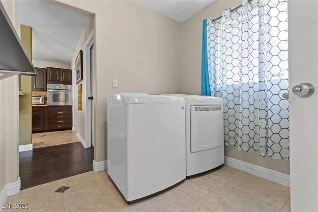 1911 Valley, Las Vegas, NV 89108