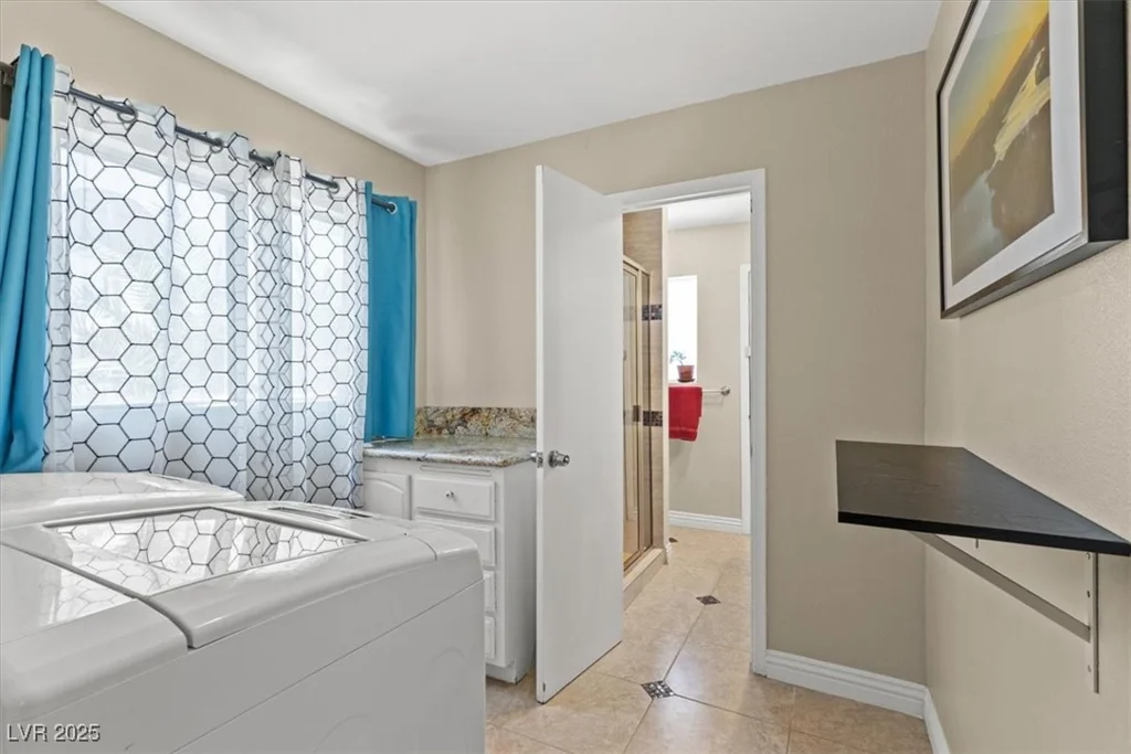 1911 Valley, Las Vegas, NV 89108