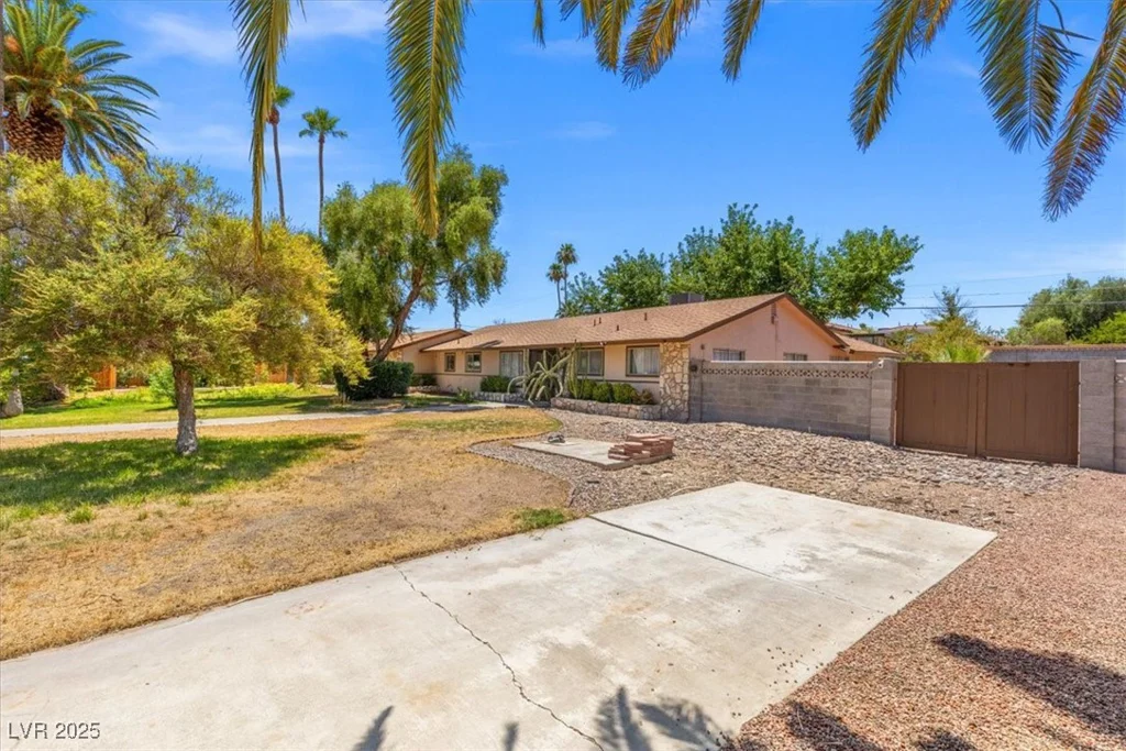 1911 Valley, Las Vegas, NV 89108