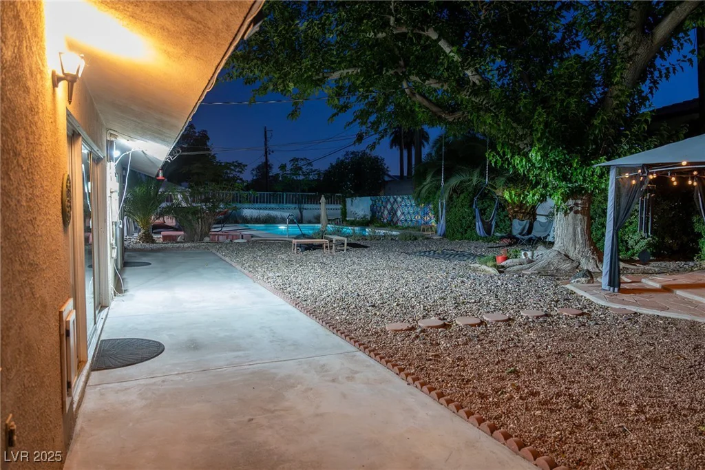 1911 Valley, Las Vegas, NV 89108