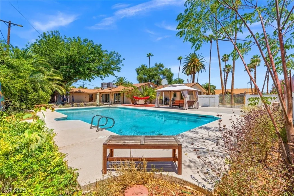 1911 Valley, Las Vegas, NV 89108