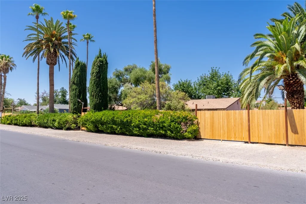 1911 Valley, Las Vegas, NV 89108