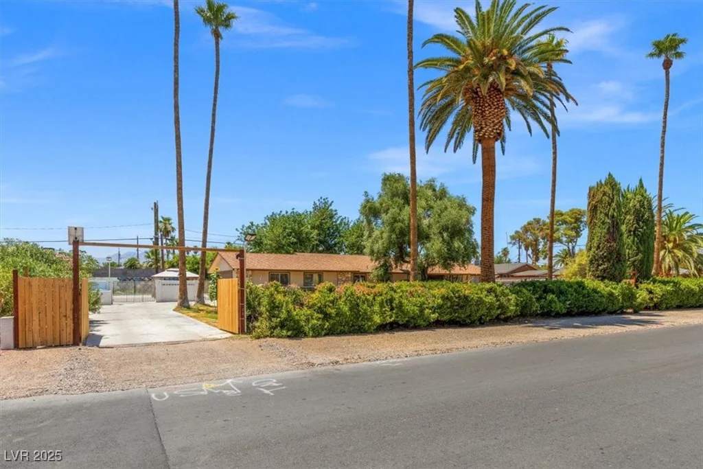 1911 Valley, Las Vegas, NV 89108