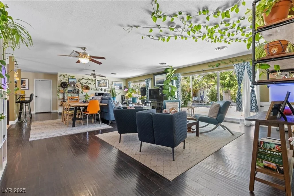 1911 Valley, Las Vegas, NV 89108