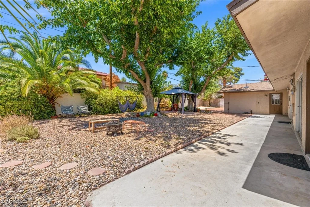 1911 Valley, Las Vegas, NV 89108