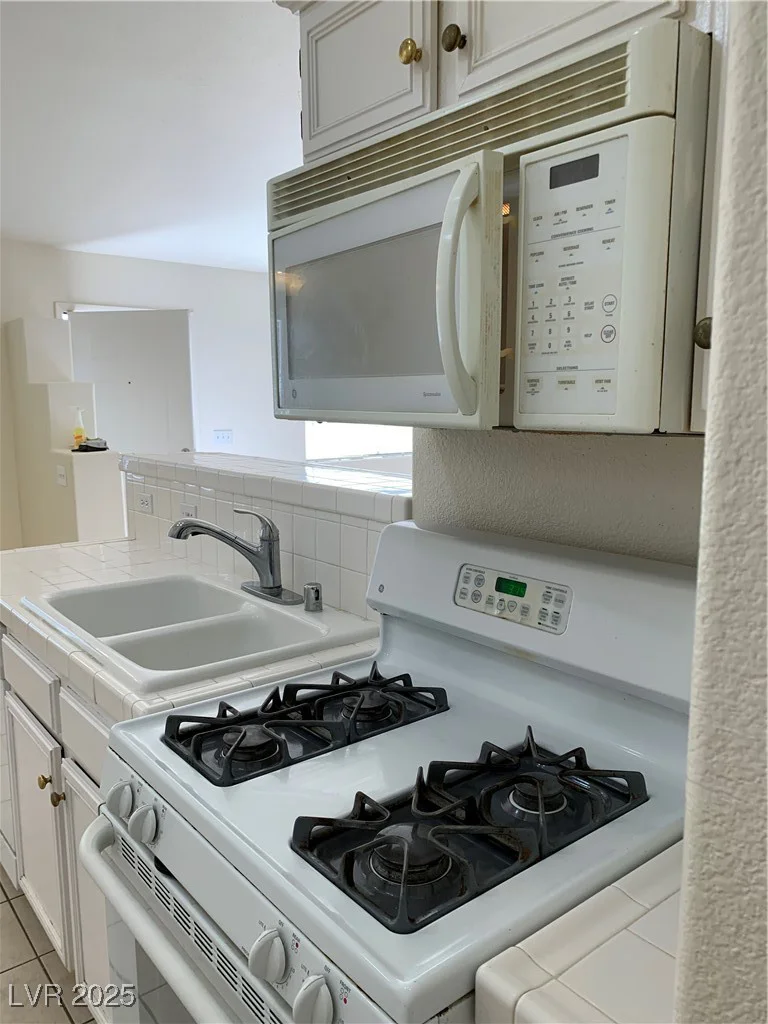 2050 Los Feliz, Las Vegas, NV 89156
