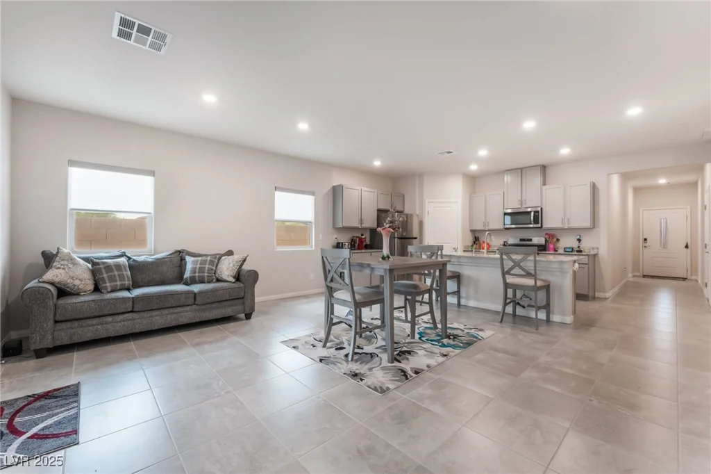 7910 Shimmery, North Las Vegas, NV 89084