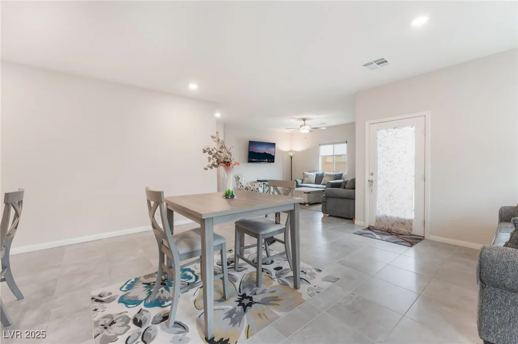 7910 Shimmery, North Las Vegas, NV 89084