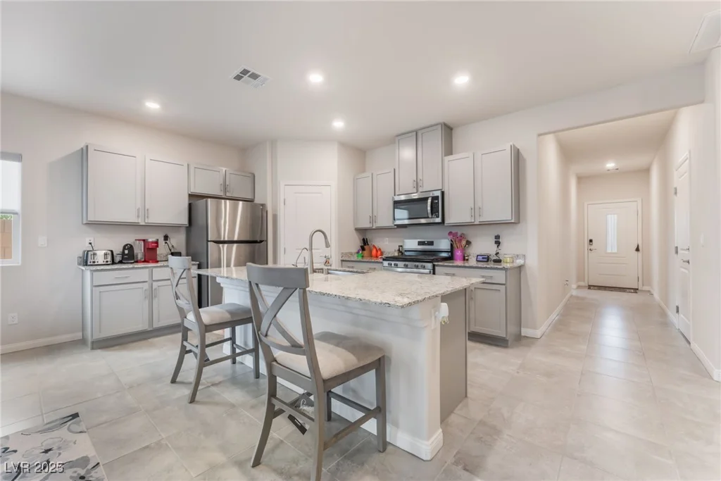 7910 Shimmery, North Las Vegas, NV 89084