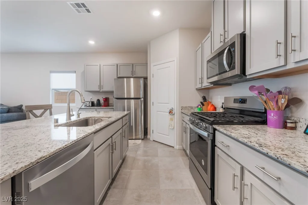 7910 Shimmery, North Las Vegas, NV 89084
