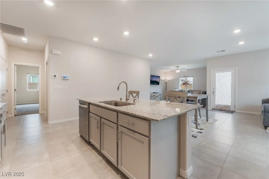 7910 Shimmery, North Las Vegas, NV 89084