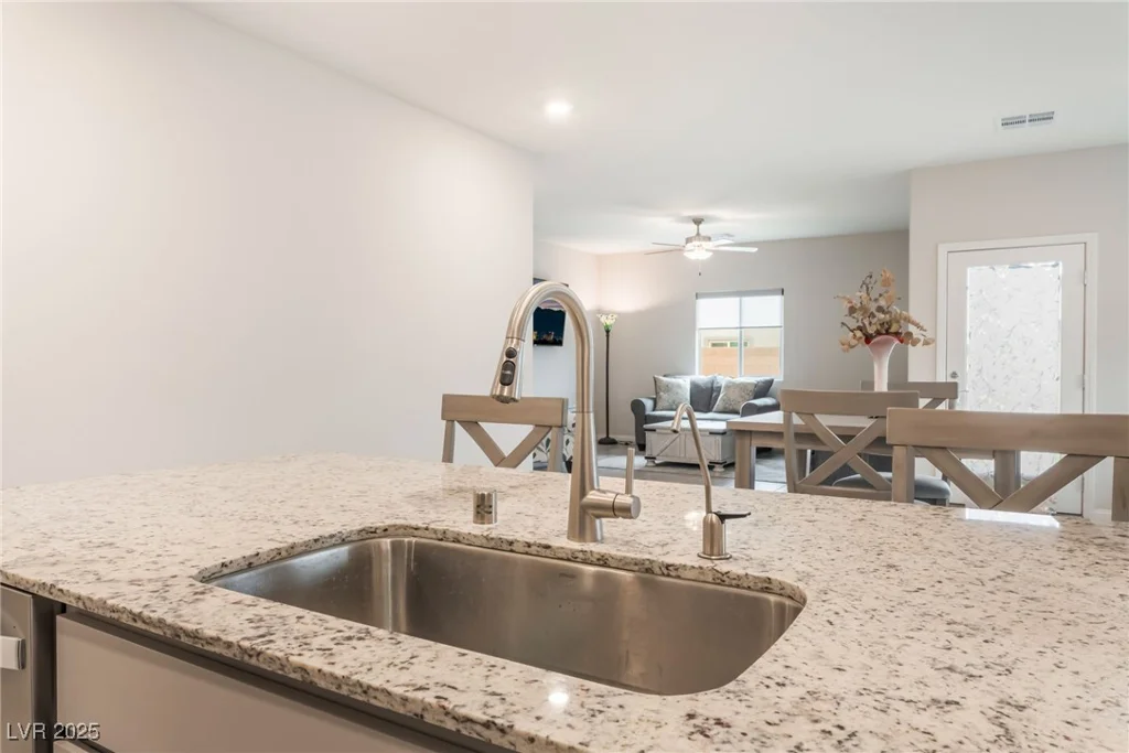 7910 Shimmery, North Las Vegas, NV 89084