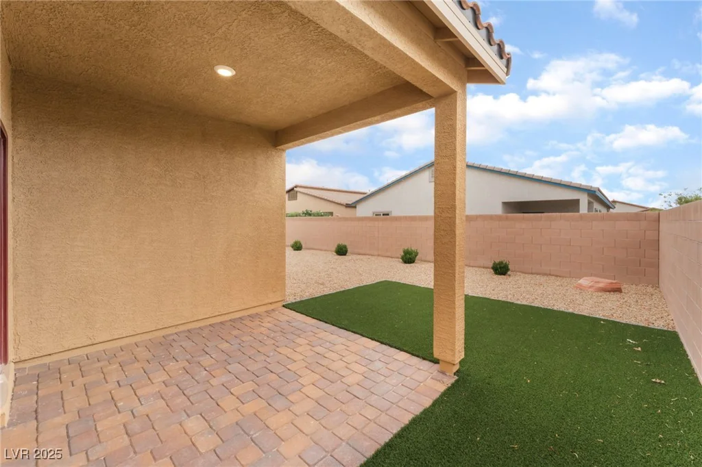 7910 Shimmery, North Las Vegas, NV 89084