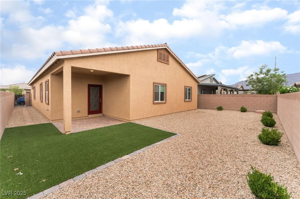 7910 Shimmery, North Las Vegas, NV 89084
