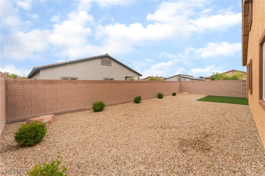 7910 Shimmery, North Las Vegas, NV 89084