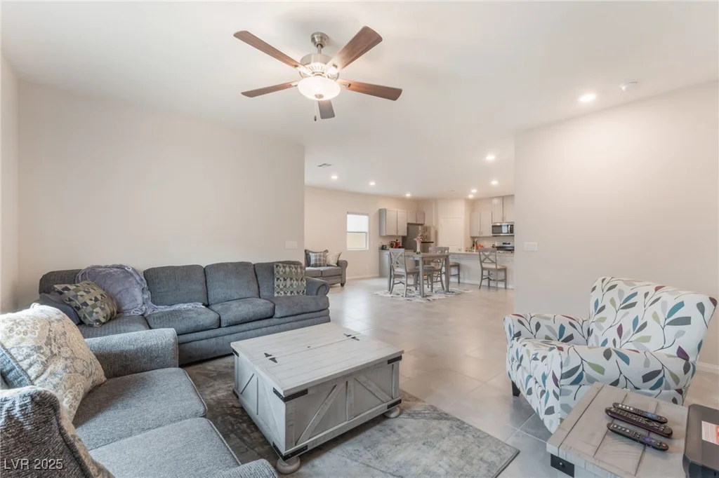 7910 Shimmery, North Las Vegas, NV 89084