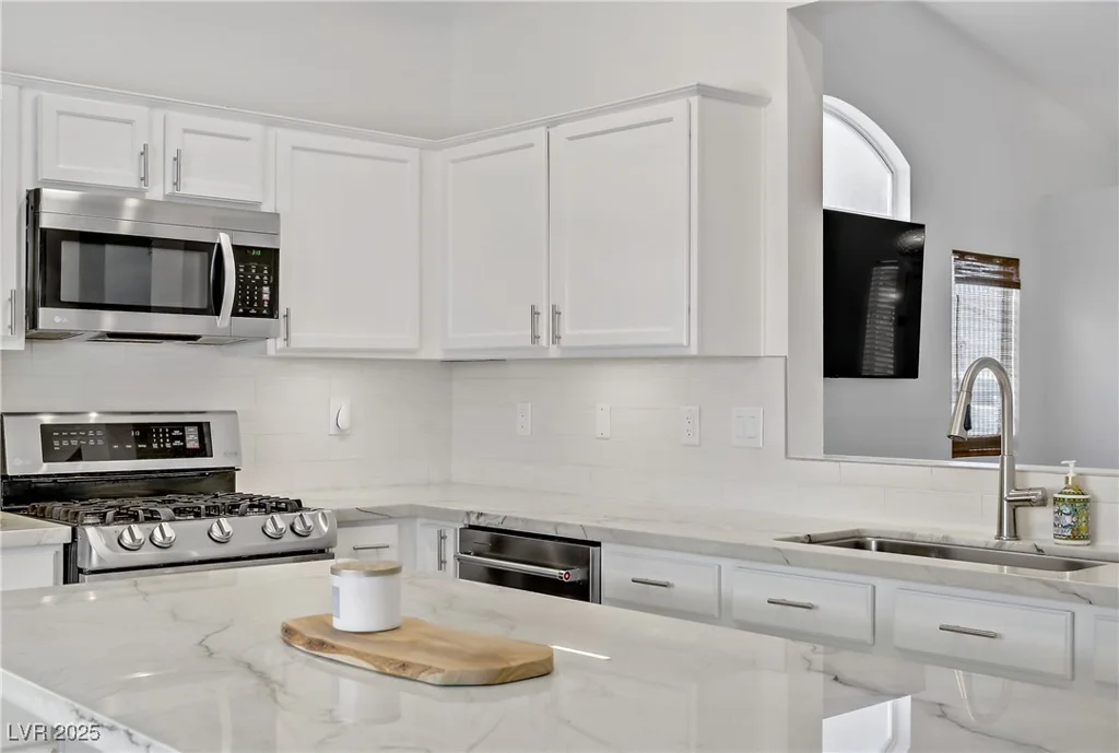 925 Mandolin, North Las Vegas, NV 89032