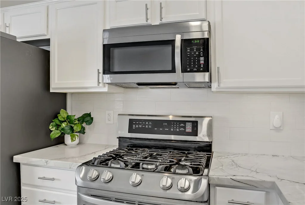 925 Mandolin, North Las Vegas, NV 89032