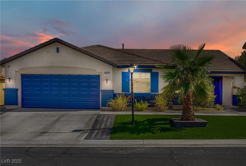 925 Mandolin, North Las Vegas, NV 89032
