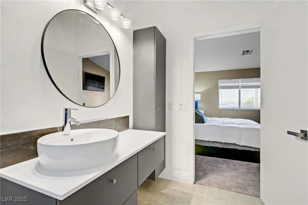 925 Mandolin, North Las Vegas, NV 89032