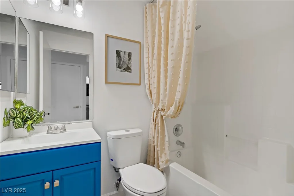 925 Mandolin, North Las Vegas, NV 89032