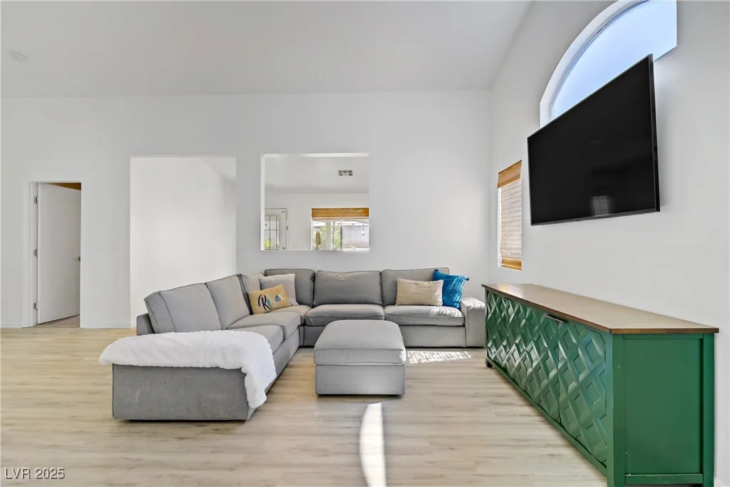 925 Mandolin, North Las Vegas, NV 89032