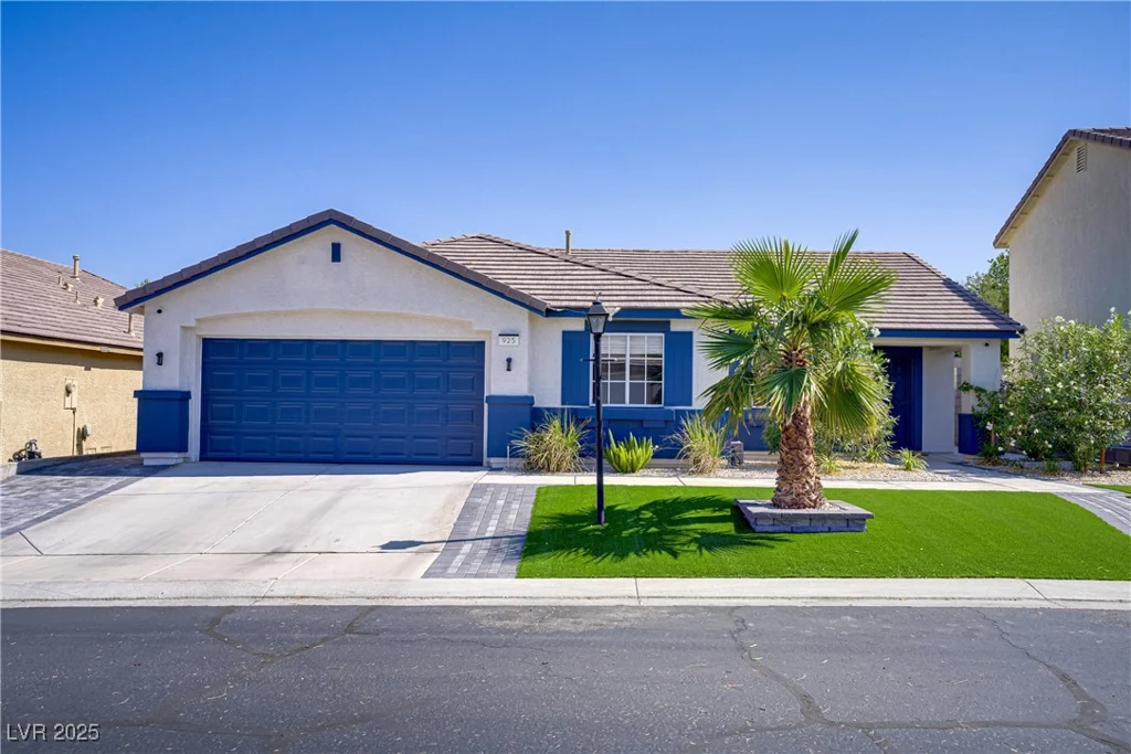 925 Mandolin, North Las Vegas, NV 89032