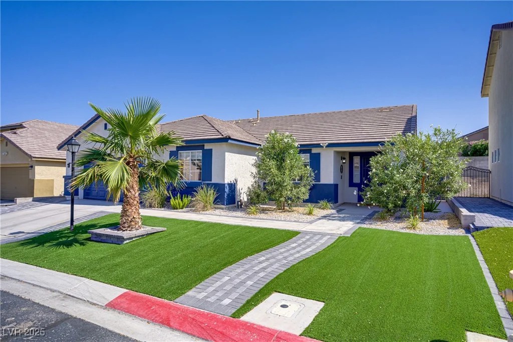 925 Mandolin, North Las Vegas, NV 89032