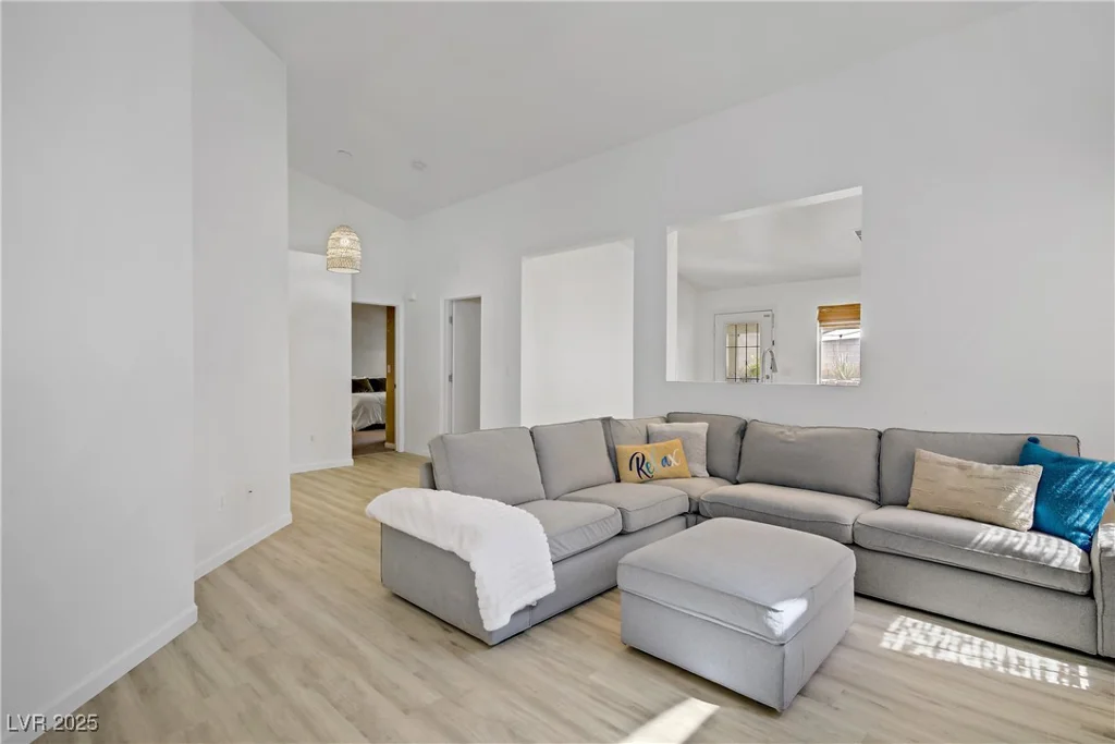 925 Mandolin, North Las Vegas, NV 89032