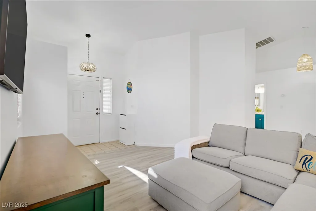 925 Mandolin, North Las Vegas, NV 89032